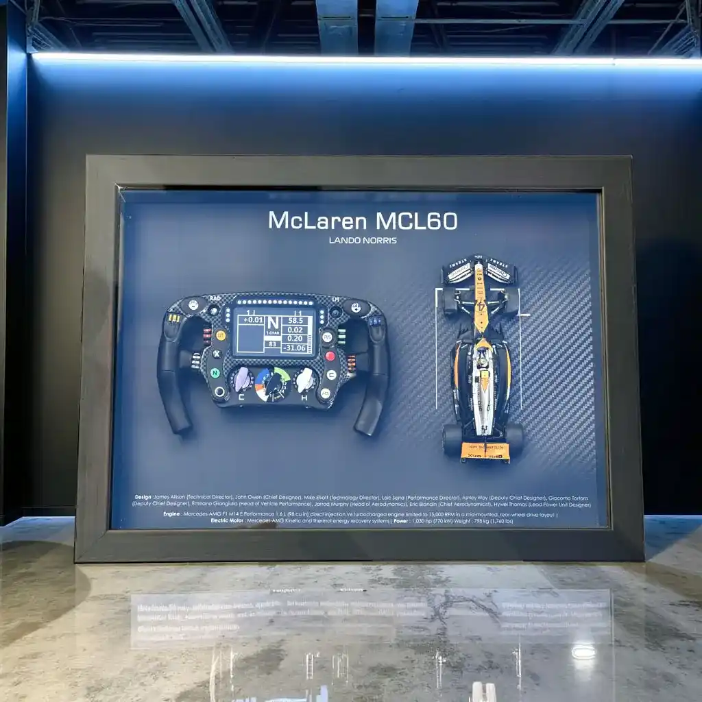 McLaren MCL60 - Volant & Monoplace de Lando Norris - Édition Limitée 2 McLaren MCL60 - Volant & Monoplace de Lando Norris - Édition Limitée – Image 2
